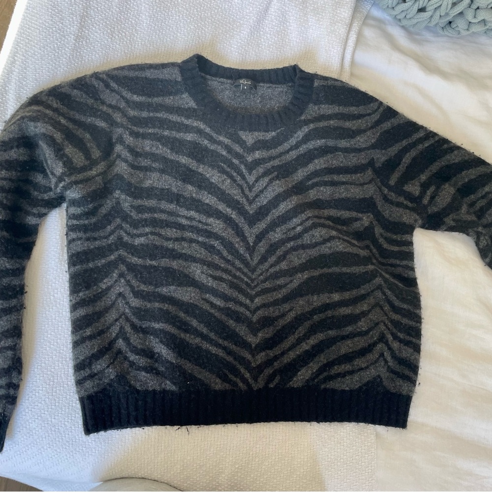 Rails animal print sweater. Black and grey. Size S.